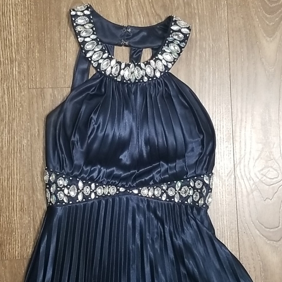 Dress - Picture 3 of 5